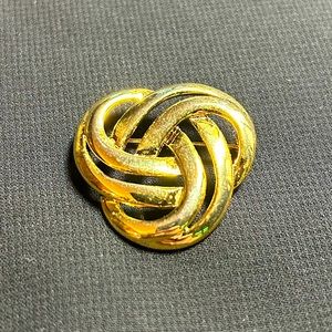 VTG Gold Tone Metal Knot Brooch. Unbranded.